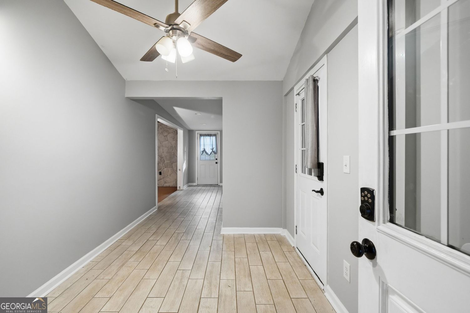 Escape to the perfect blend of privacy, functionality, and North Georg – image 19