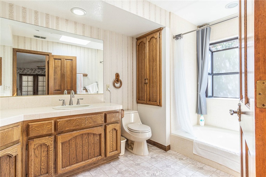 Something is refreshing about a home that actually gives you room to b – image 31