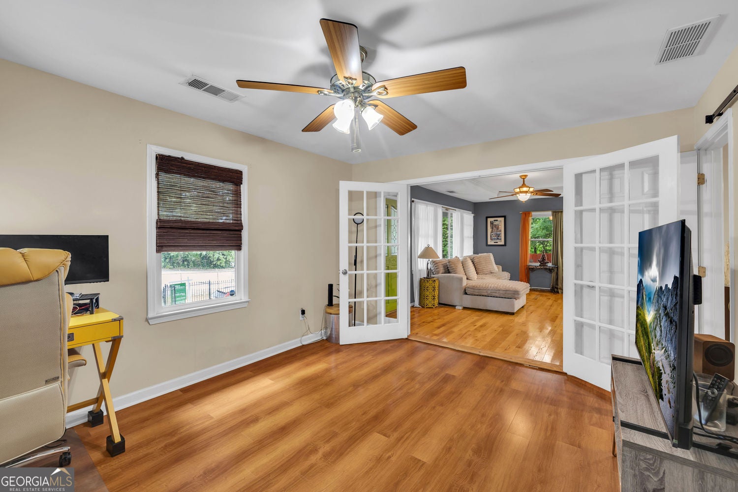 Come see this Grant Park Bungalow KITCHEN. LIVING ROOM AND BEDROOM/OFF – image 11