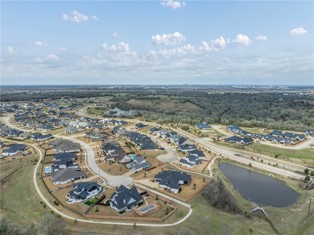 This stunning 4-bedroom, 4.5-bath modern home in Greens Prairie Reserv – image 43