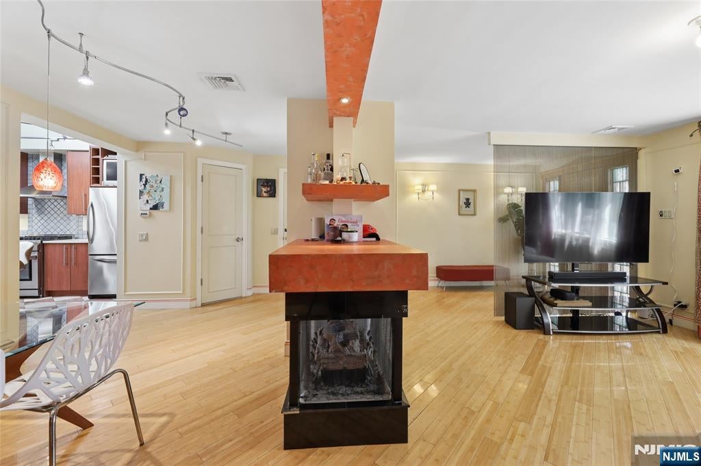 29-07 Fair Lawn Avenue, Fair Lawn, New Jersey, 07410, USA, 4 Bedrooms Bedrooms, ,4 BathroomsBathrooms,Residential,For Sale,29-07 Fair Lawn Avenue,26016016