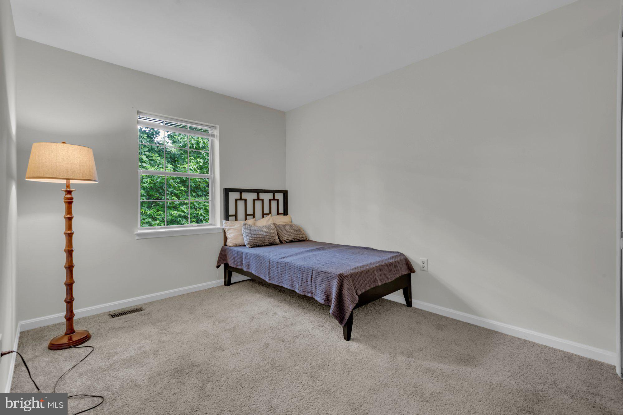 Well Cared for Home in Foxmoor located in a Cul-De-Sac. Fresh Paint, W – image 27
