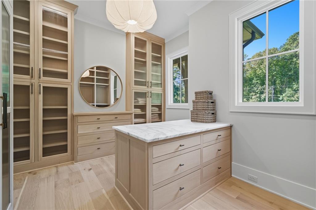 Beautiful Custom Home on gorgeous estate lot in exclusive Milton. This – image 31