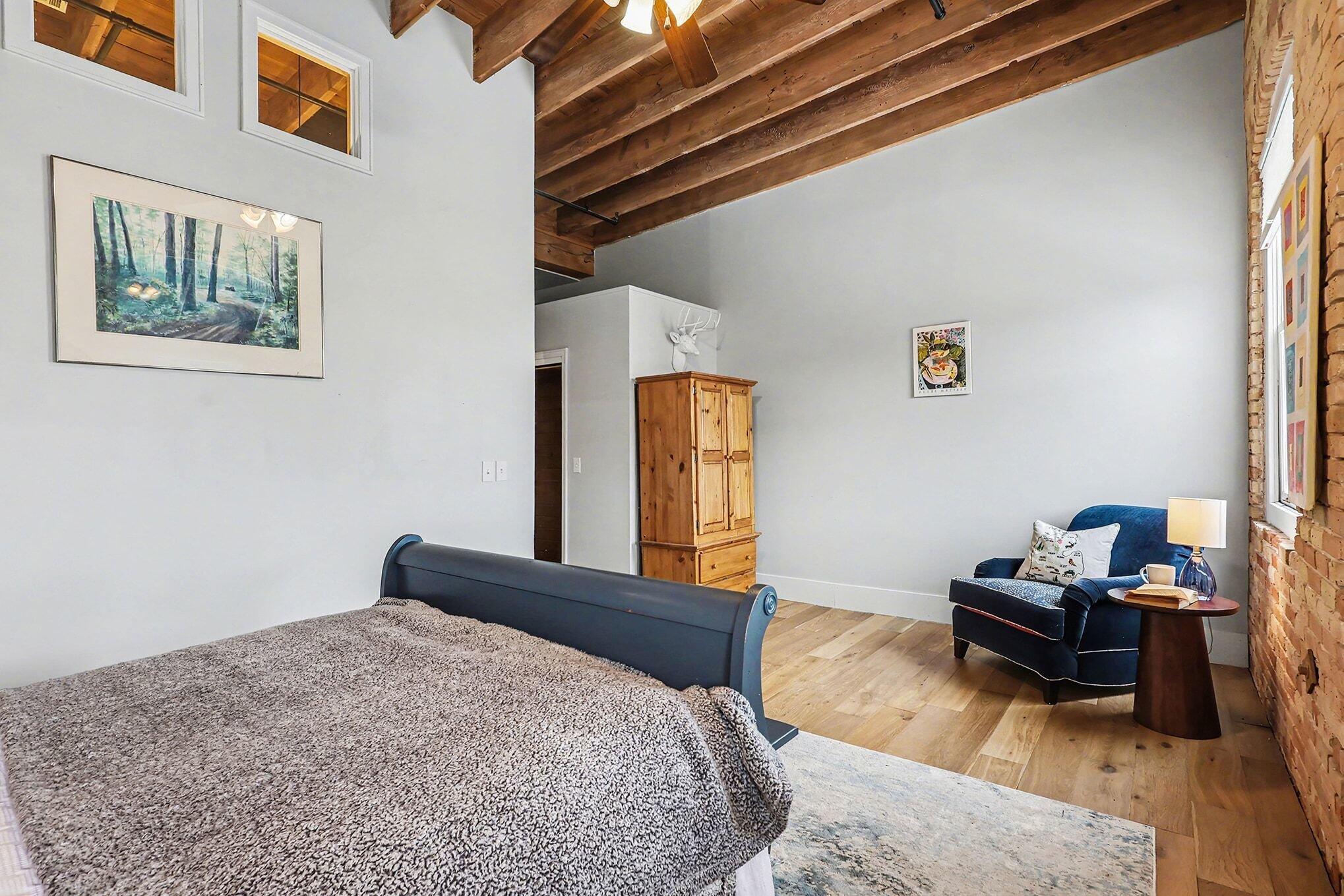 INVESTMENT OPPORTUNITY!! One of Grand Havens most prestigious properti – image 12