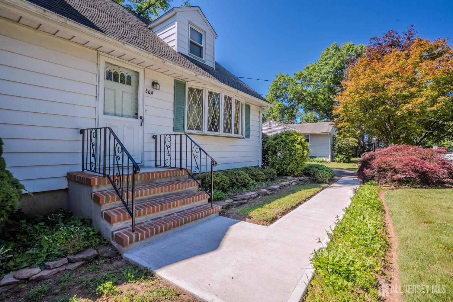 Welcome to 504 Plainfield Avenue, a charming Cape Cod home designed fo – image 36