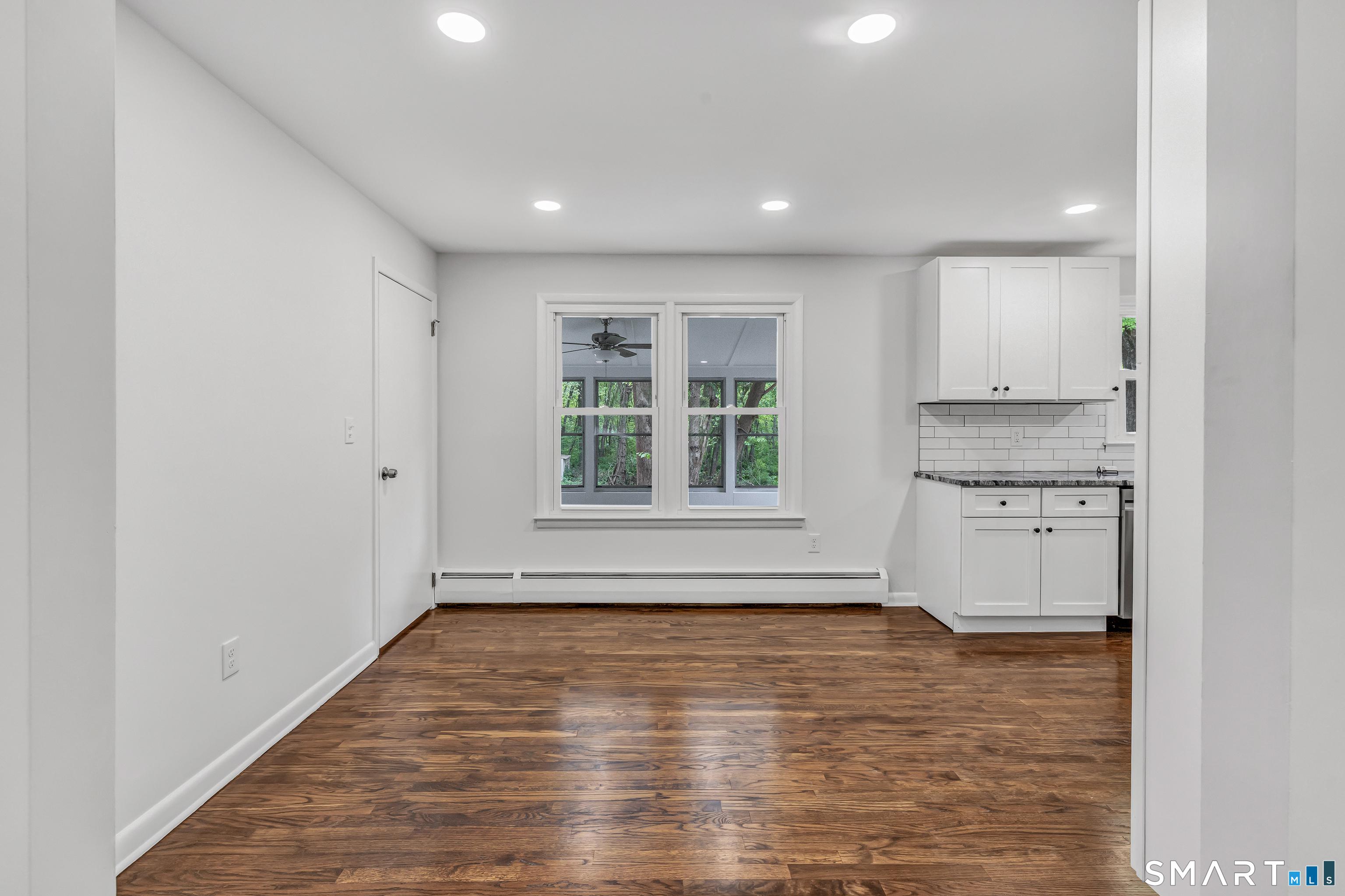 Welcome to 7 Longview Road, located in the desirable Sandy Hook sectio – image 7