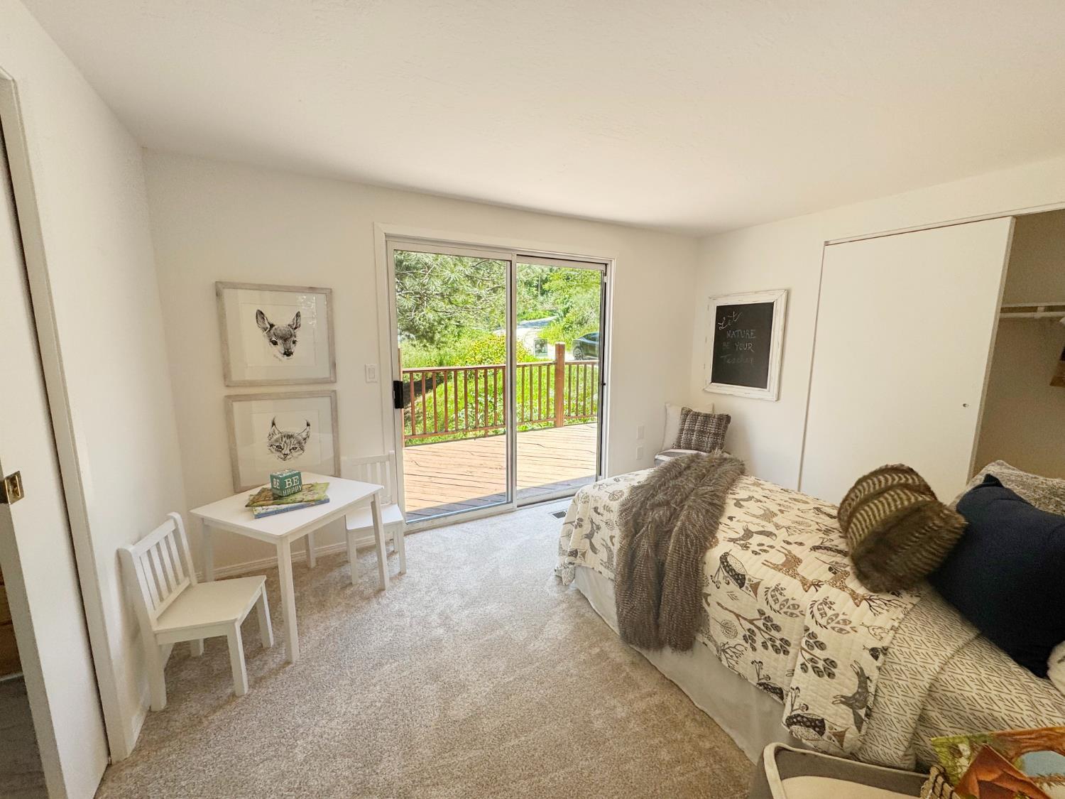 Come enjoy the privacy of this tucked-away home, perfectly positioned – image 6