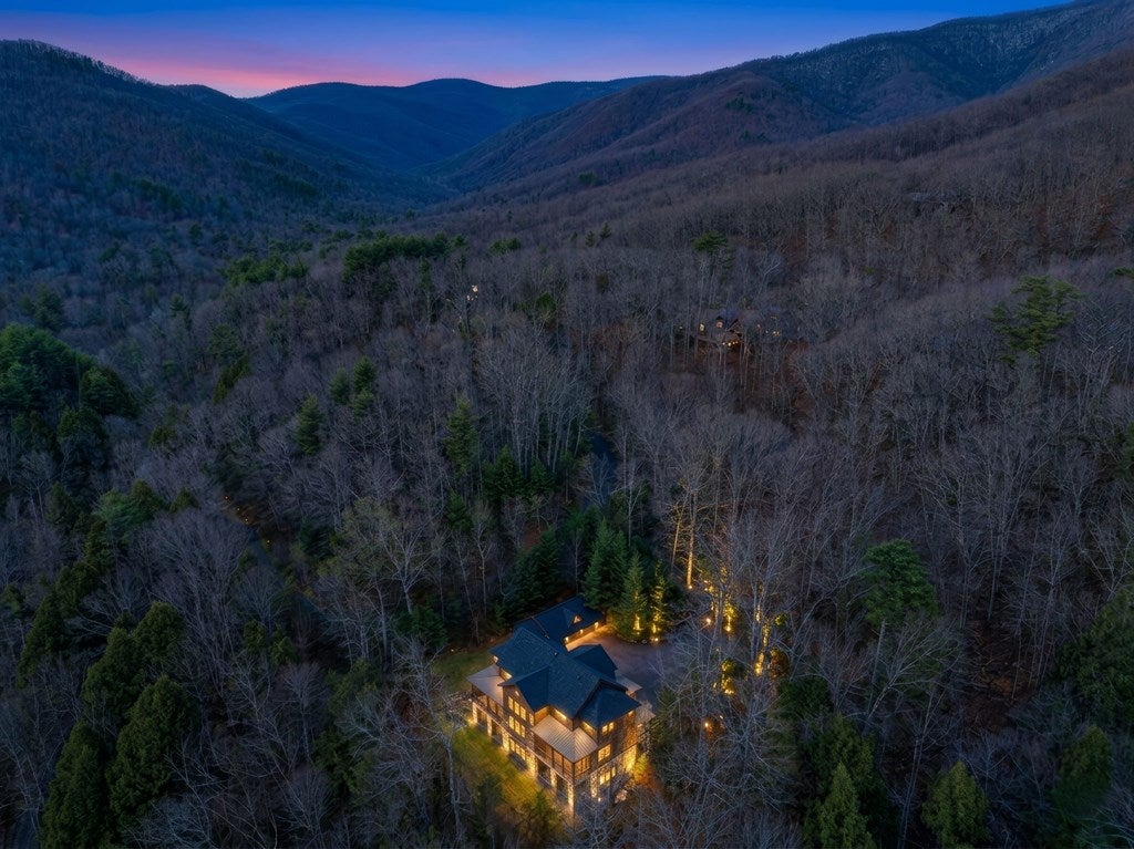 Architectural Mountain Sanctuary on 5+ Private Acres. Experience refin – image 92