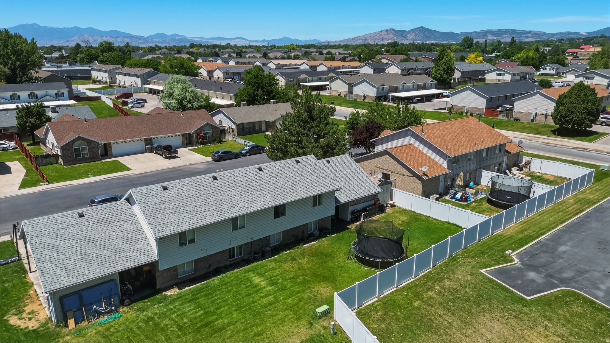 More photos to come. Spacious side-by-side duplex featuring 3 large be – image 22