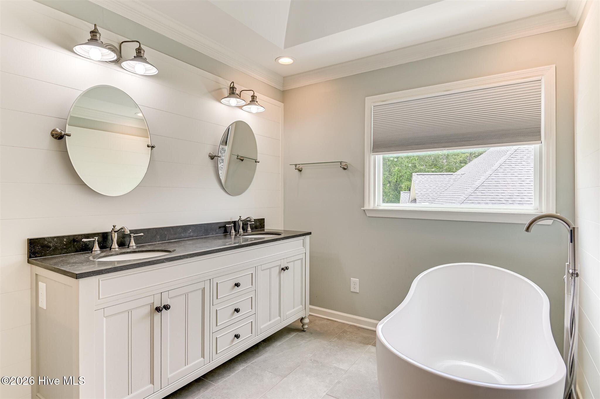 Welcome to this stunning brick home nestled on a quiet cul-de-sac in t – image 33