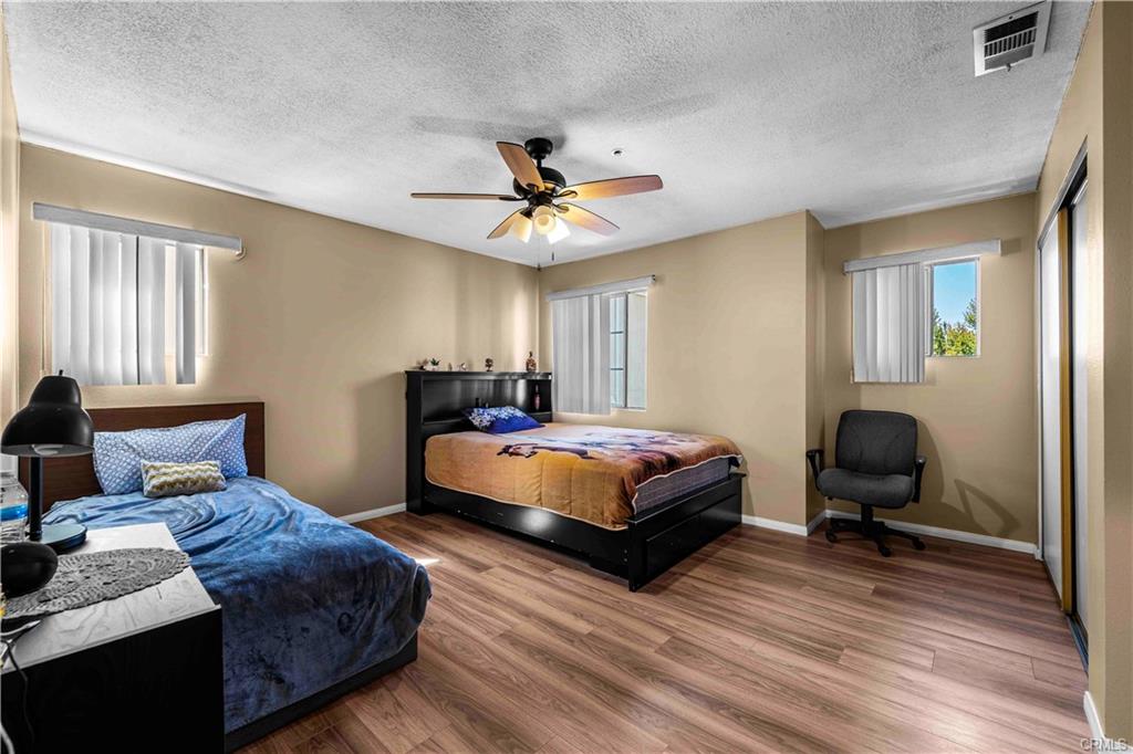 Beautiful condominium with 3 bedrooms and 3 bathrooms. A place for a h – image 11