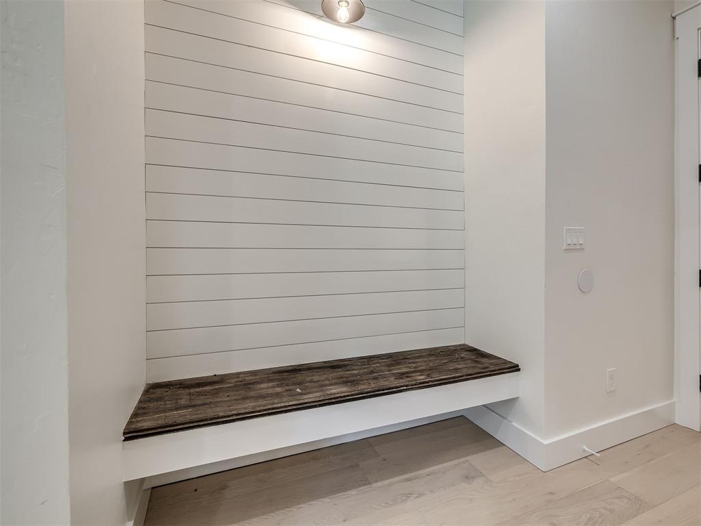 Amid the wooded charm of Arcadia, 12925 Broken Arrow offers a perfect – image 32