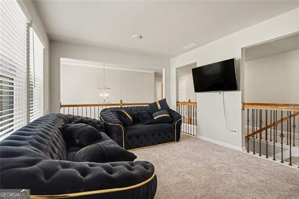 Beautiful home in the sought after Calcutta community! This spacious R – image 25