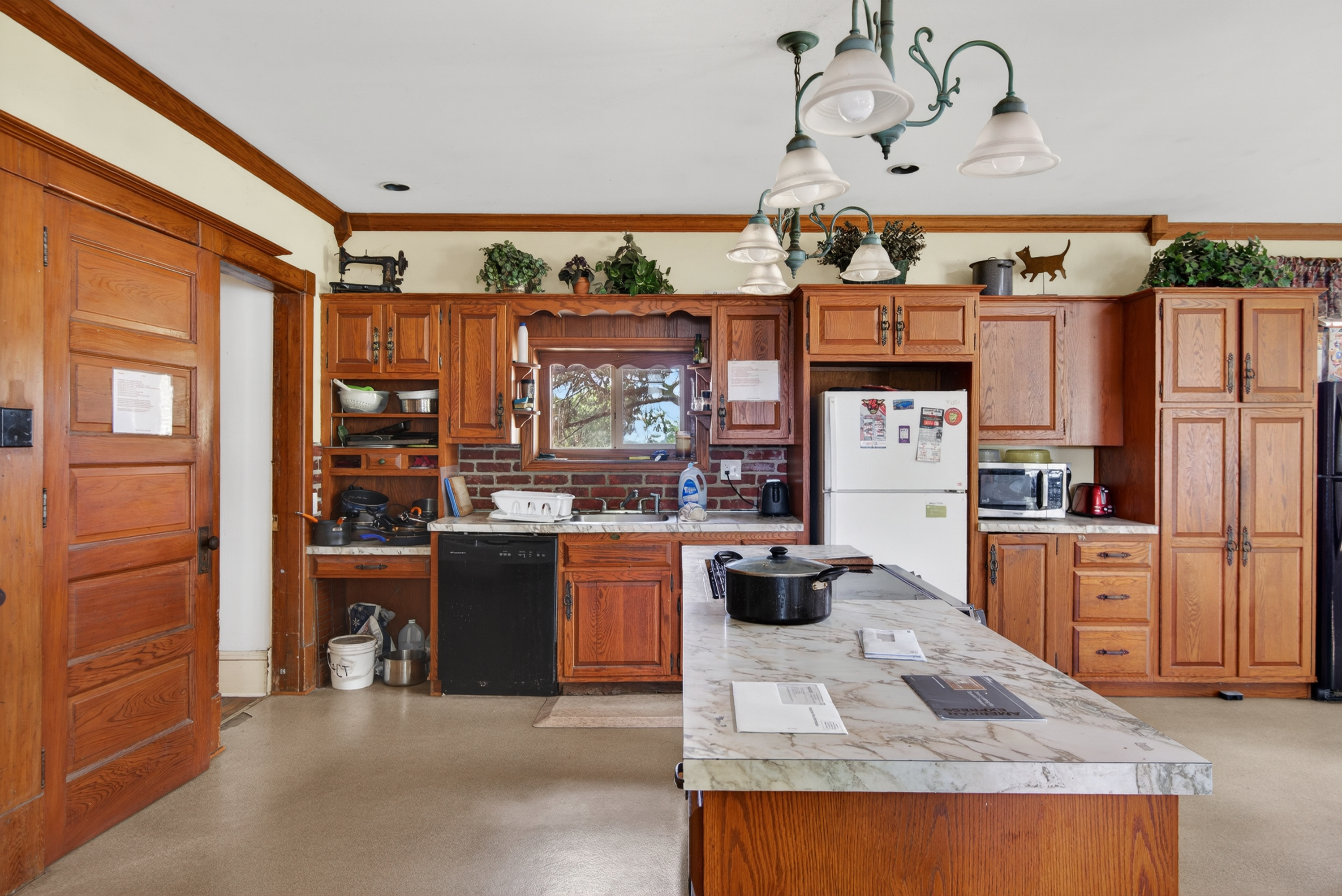 Endless possibilities await at 4023 Minute Drive! This unique and beau – image 4