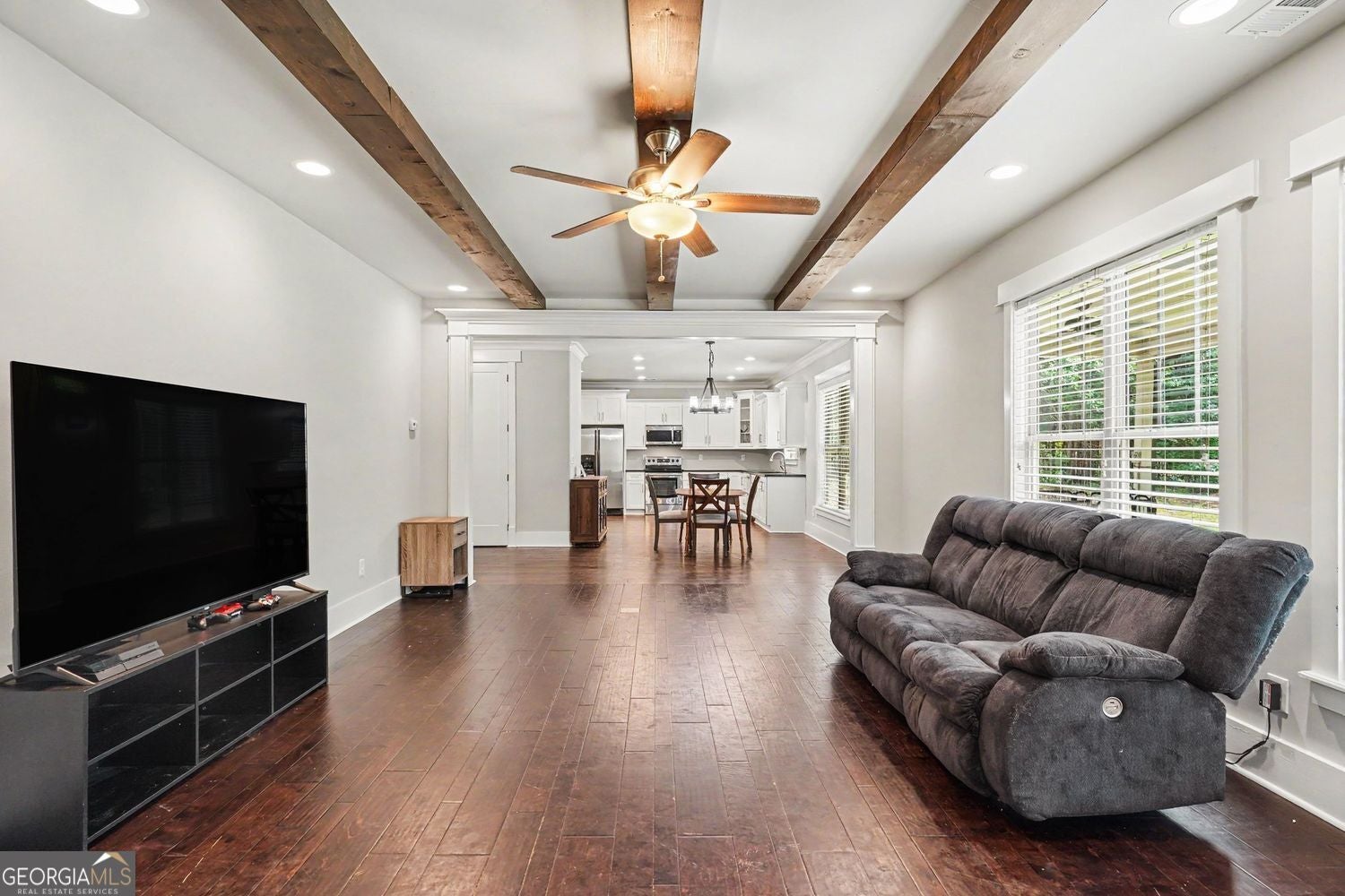Welcome Home! Beautiful Country Home just waiting for you! Charming fl – image 4