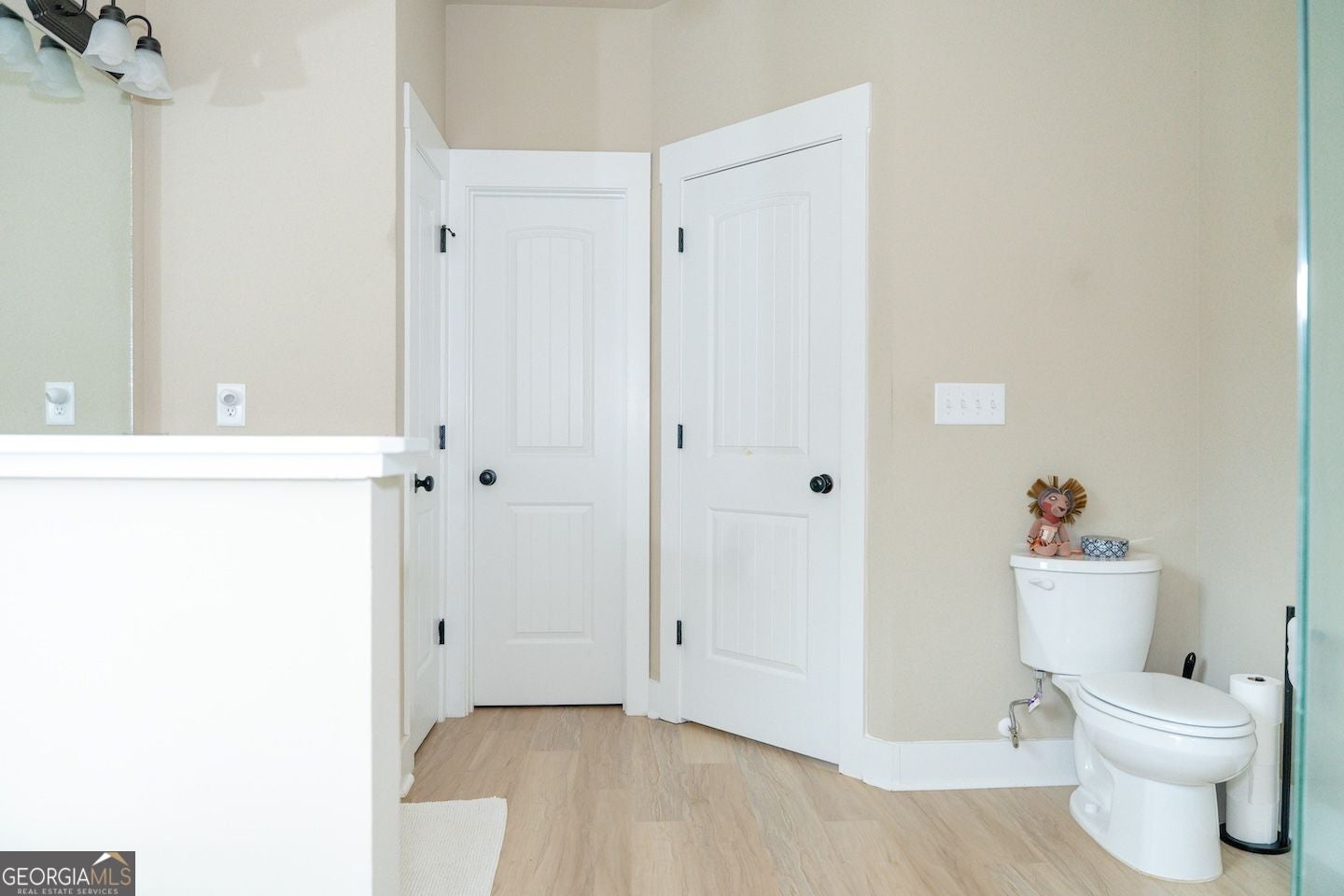 10 Acres of Privacy - Craftsman Ranch with Every Upgrade A rare find: – image 27