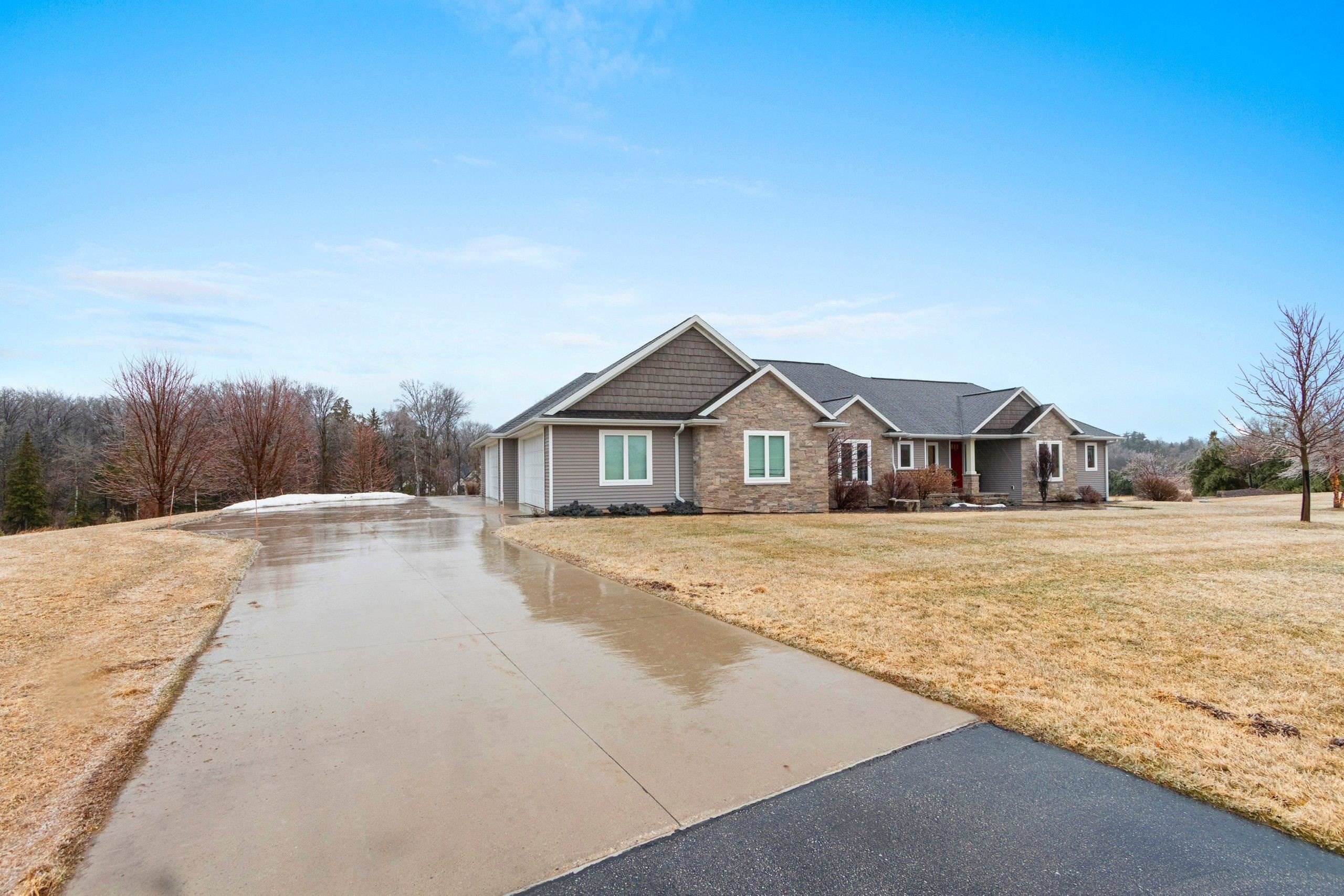 2875 2875 STONE CREEK Circle, SUAMICO, Wisconsin, 54313-9107, USA, 5 Bedrooms Bedrooms, ,4 BathroomsBathrooms,Residential,For Sale,2875 STONE CREEK Circle,7251169f-7e5c-4250-b469-36489d