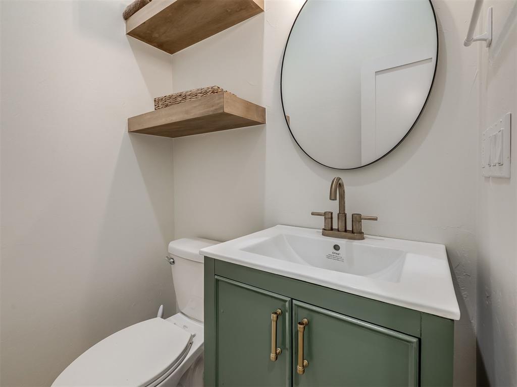 Amid the wooded charm of Arcadia, 12925 Broken Arrow offers a perfect – image 26