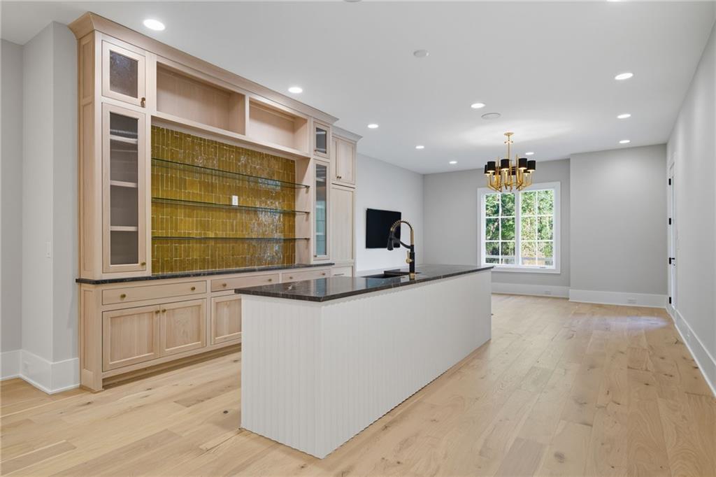Beautiful Custom Home on gorgeous estate lot in exclusive Milton. This – image 49