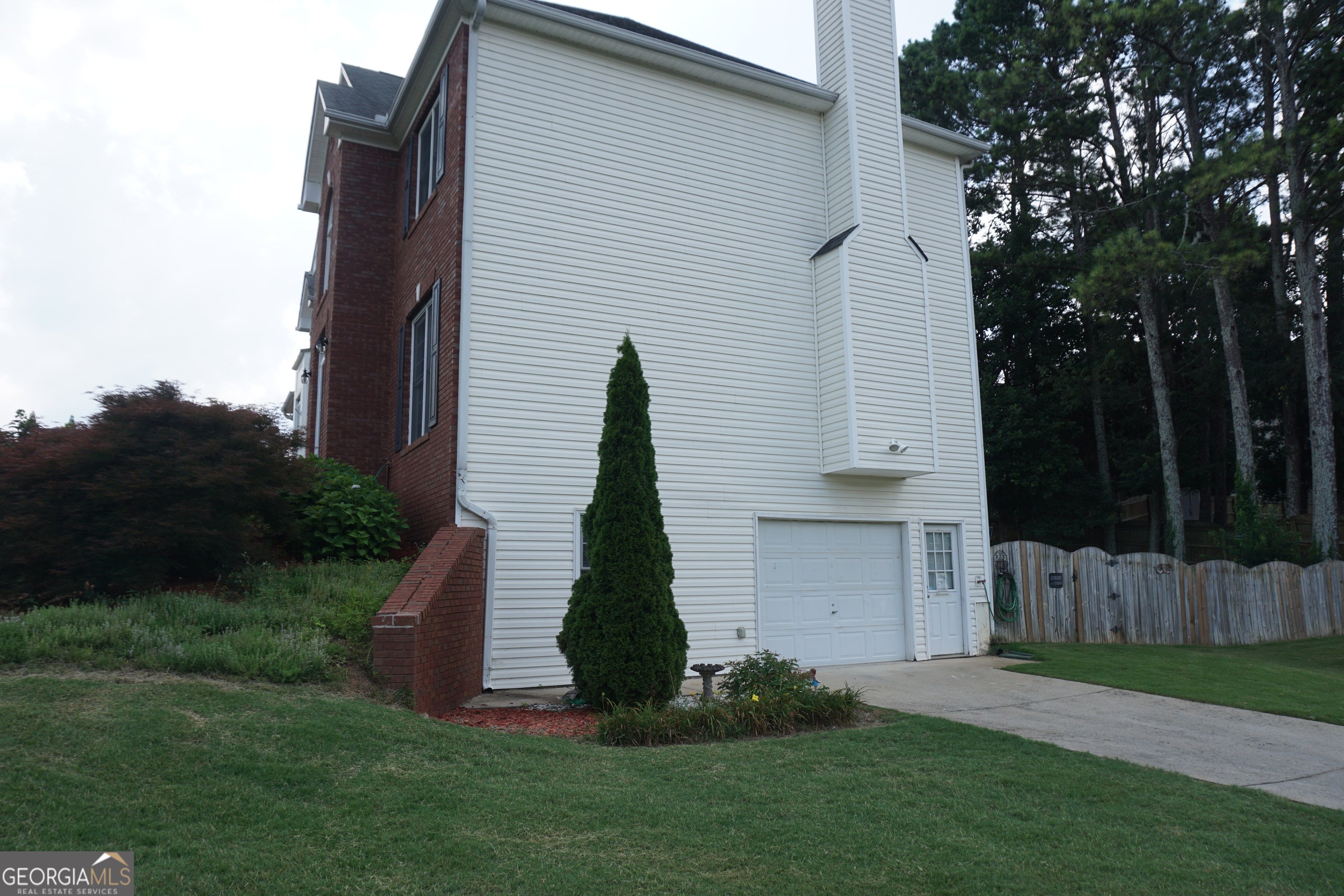 Welcome to this 2 Story home with 4 bedrooms, 3 baths and a partially – image 5