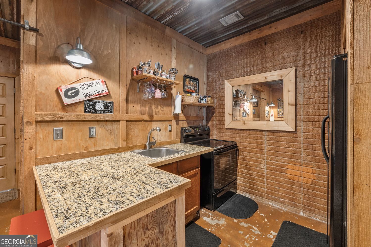 No HOA or restrictions! Full basement w/in-law suite! All Brick! Come – image 37