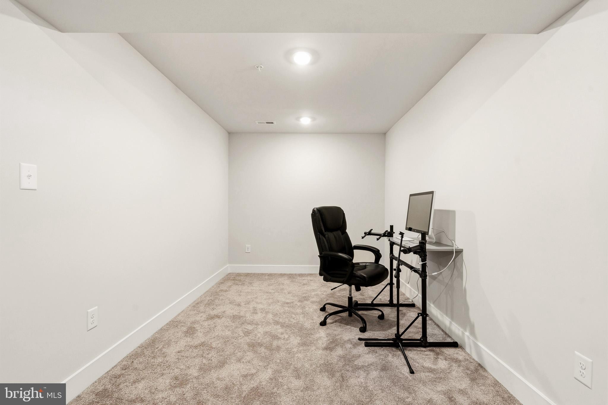 HOME SWEET HOME! Like new beauty situated on a corner lot, in sought – image 30