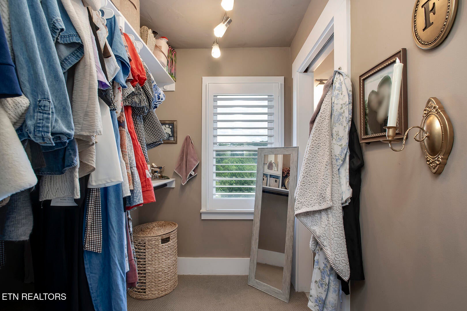 Are you looking for an adorable home with character, comfort, and styl – image 39