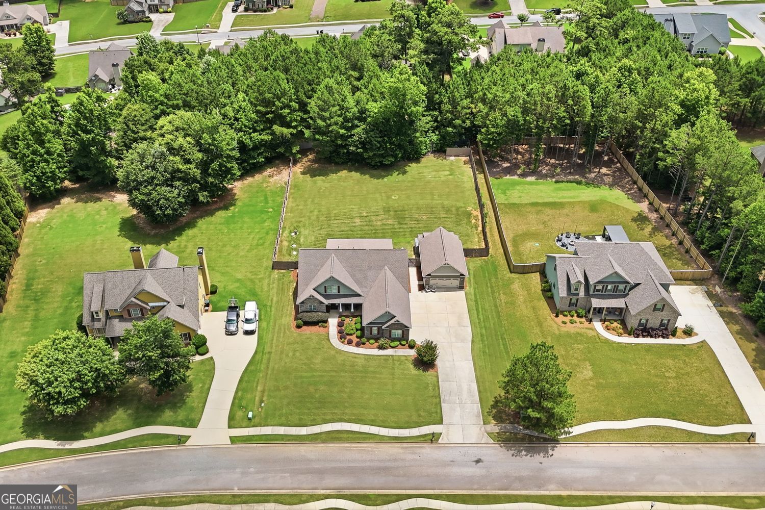 Incredible custom home with tons of bells and whistles in sought after – image 4