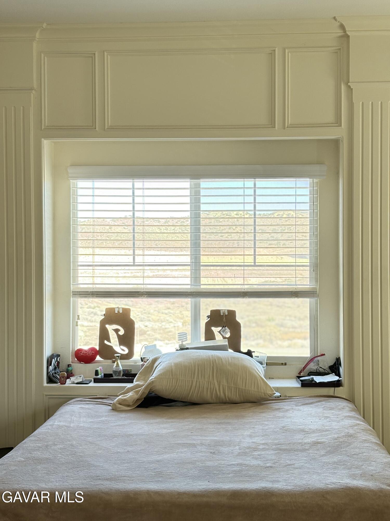 Stunning 5-bedroom, 4-bathroom, 2-story single-family home in the high – image 39