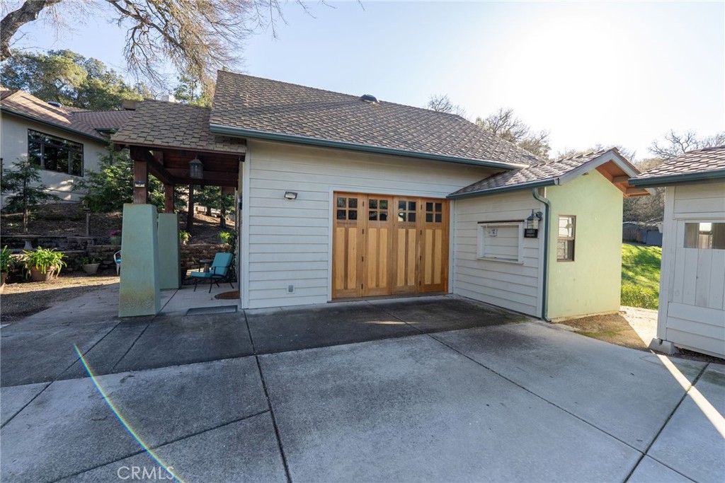 Located on the desirable West Side of Paso Robles, this custom-built 2 – image 54