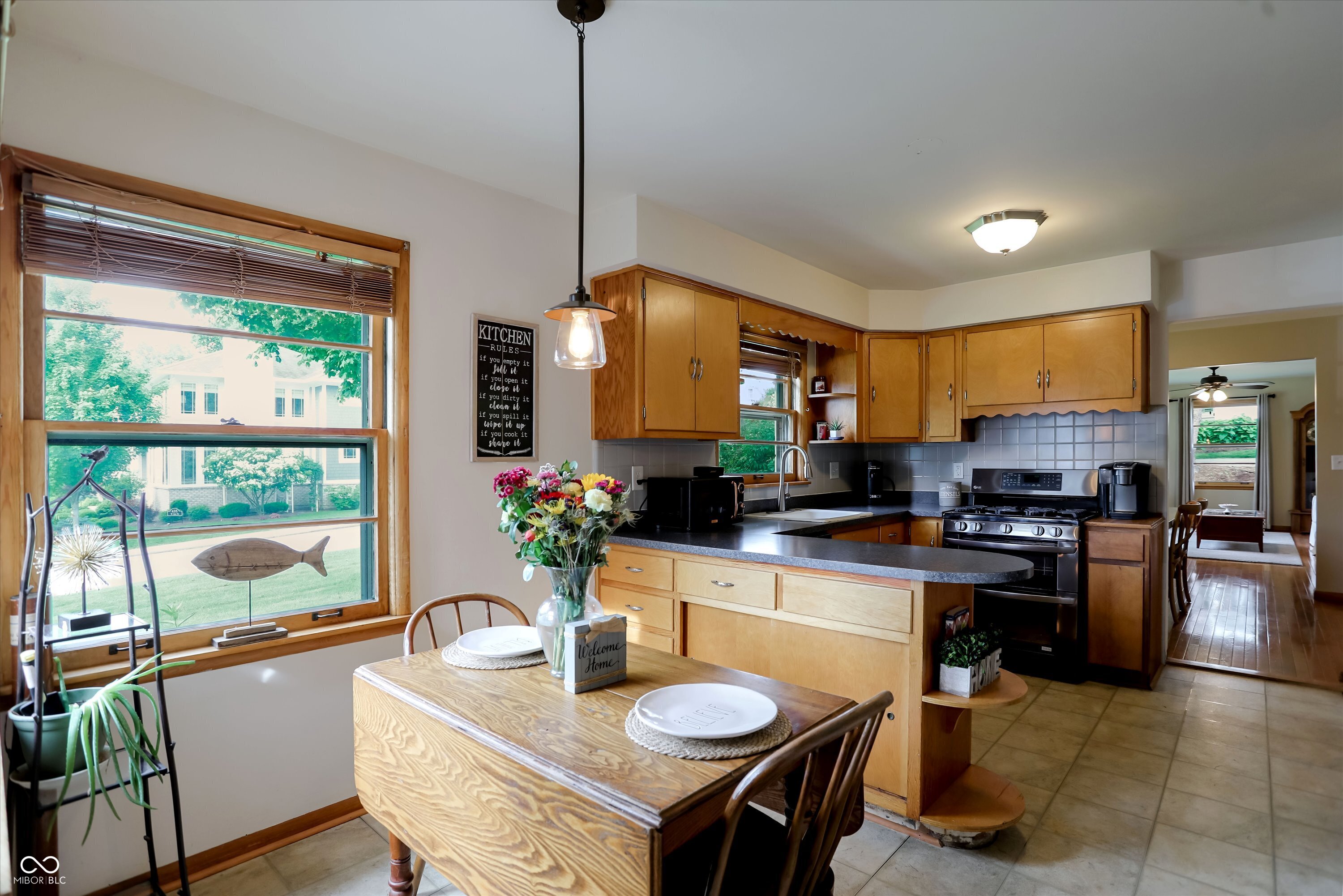 410 410 W Ash Street, Zionsville, Indiana, 46077, USA, 3 Bedrooms Bedrooms, ,2 BathroomsBathrooms,Residential,For Sale,410 W Ash Street,3dd59809-0021-48b9-a32f-4220e5