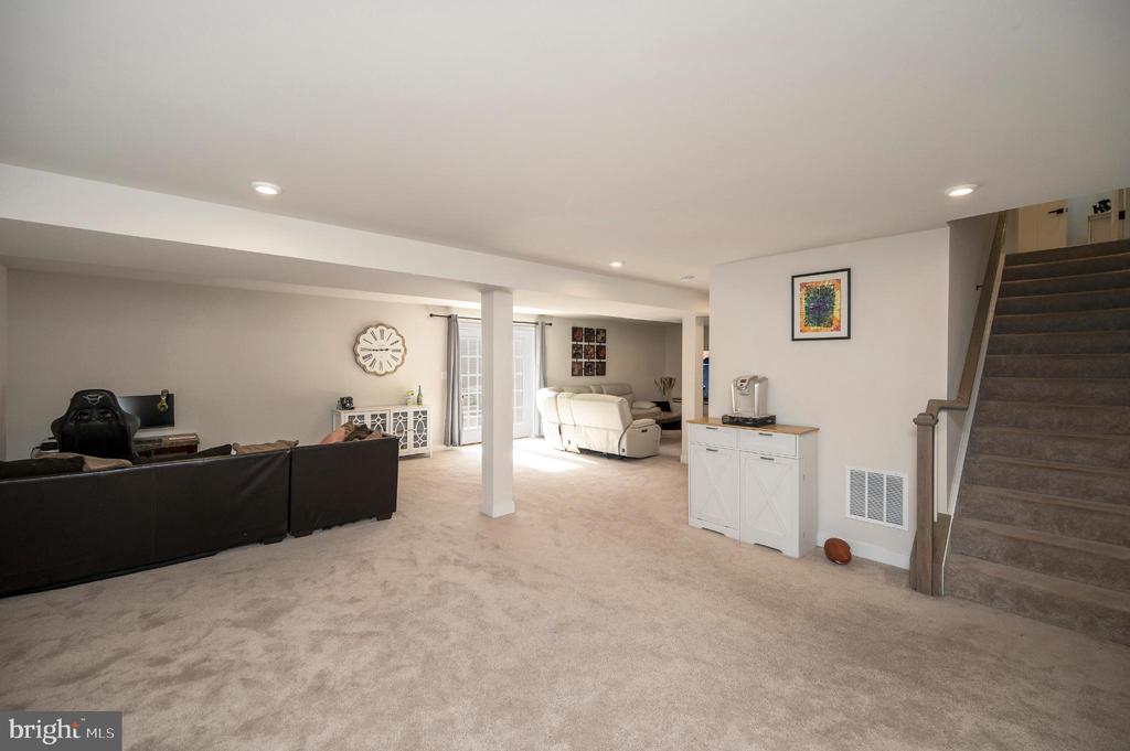 5432 5432 Holley Oak Lane, Fredericksburg, Virginia, 22407, USA, 4 Bedrooms Bedrooms, ,4 BathroomsBathrooms,Residential,For Sale,5432 Holley Oak Lane,VASP2038896
