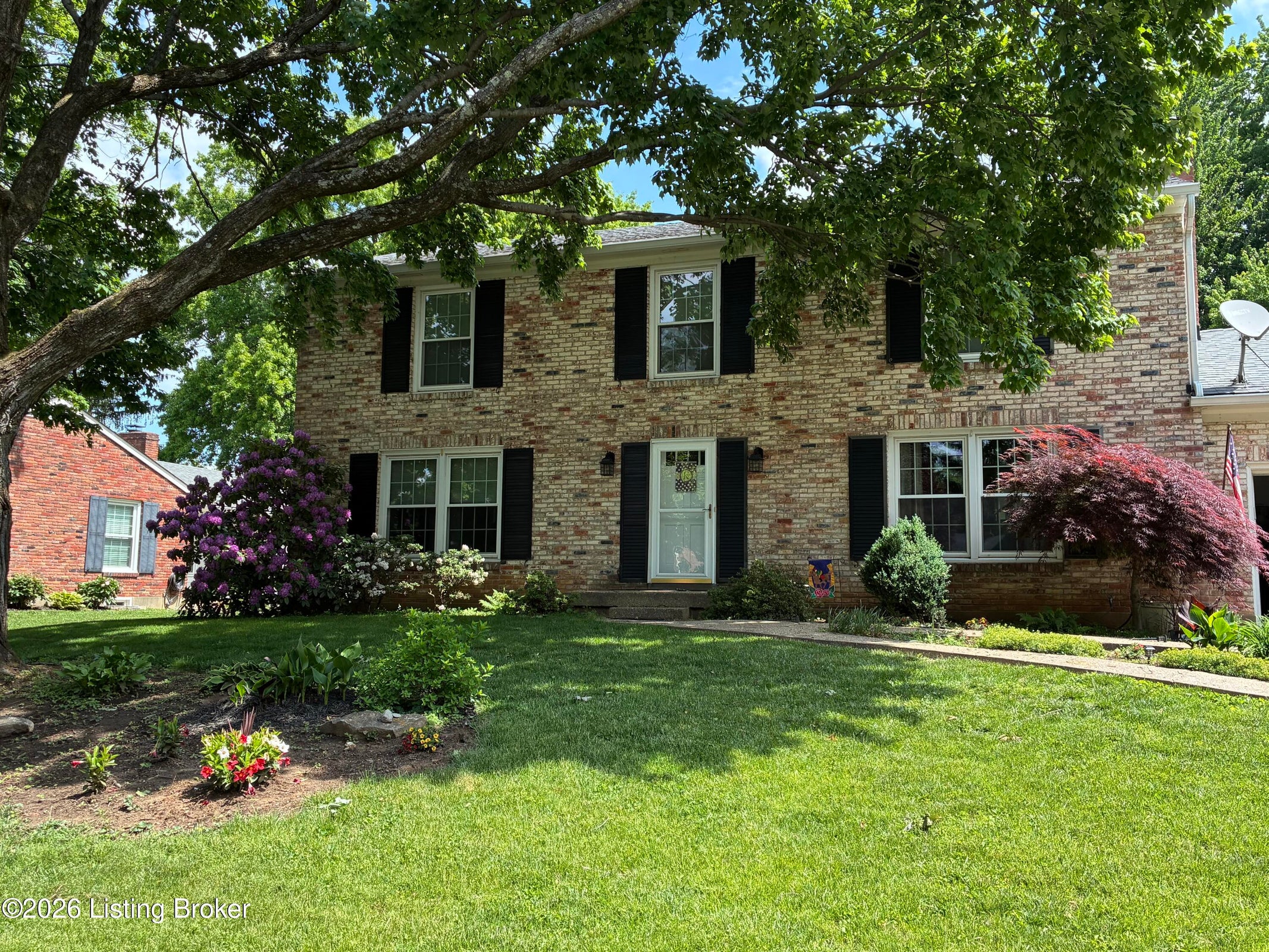 Welcome to this beautiful home that’s gleaming with pride and perfecti – image 4