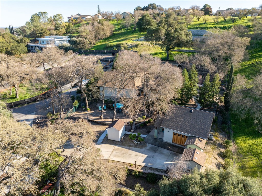 Located on the desirable West Side of Paso Robles, this custom-built 2 – image 65
