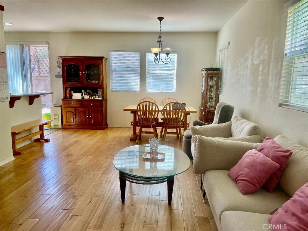 Beautiful 4 bedroom, 2.5 bath home located in the desirable Canterbury – image 7