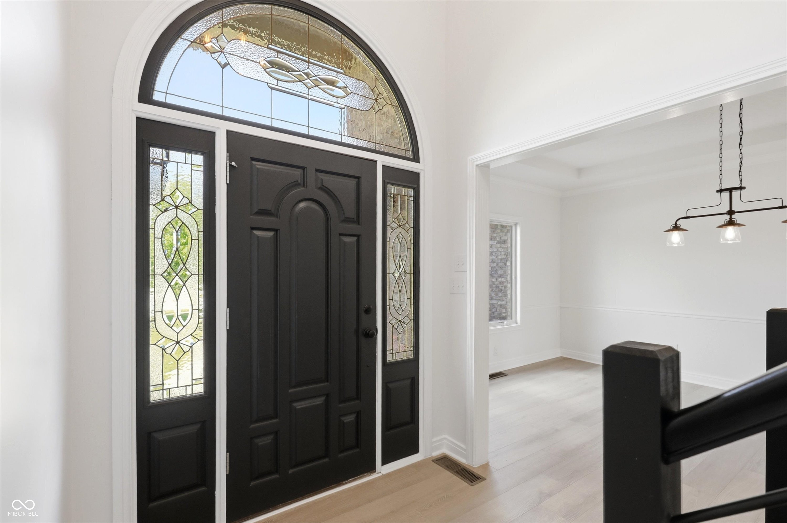 Welcome to this beautifully updated home in the highly sought-after Wa – image 2