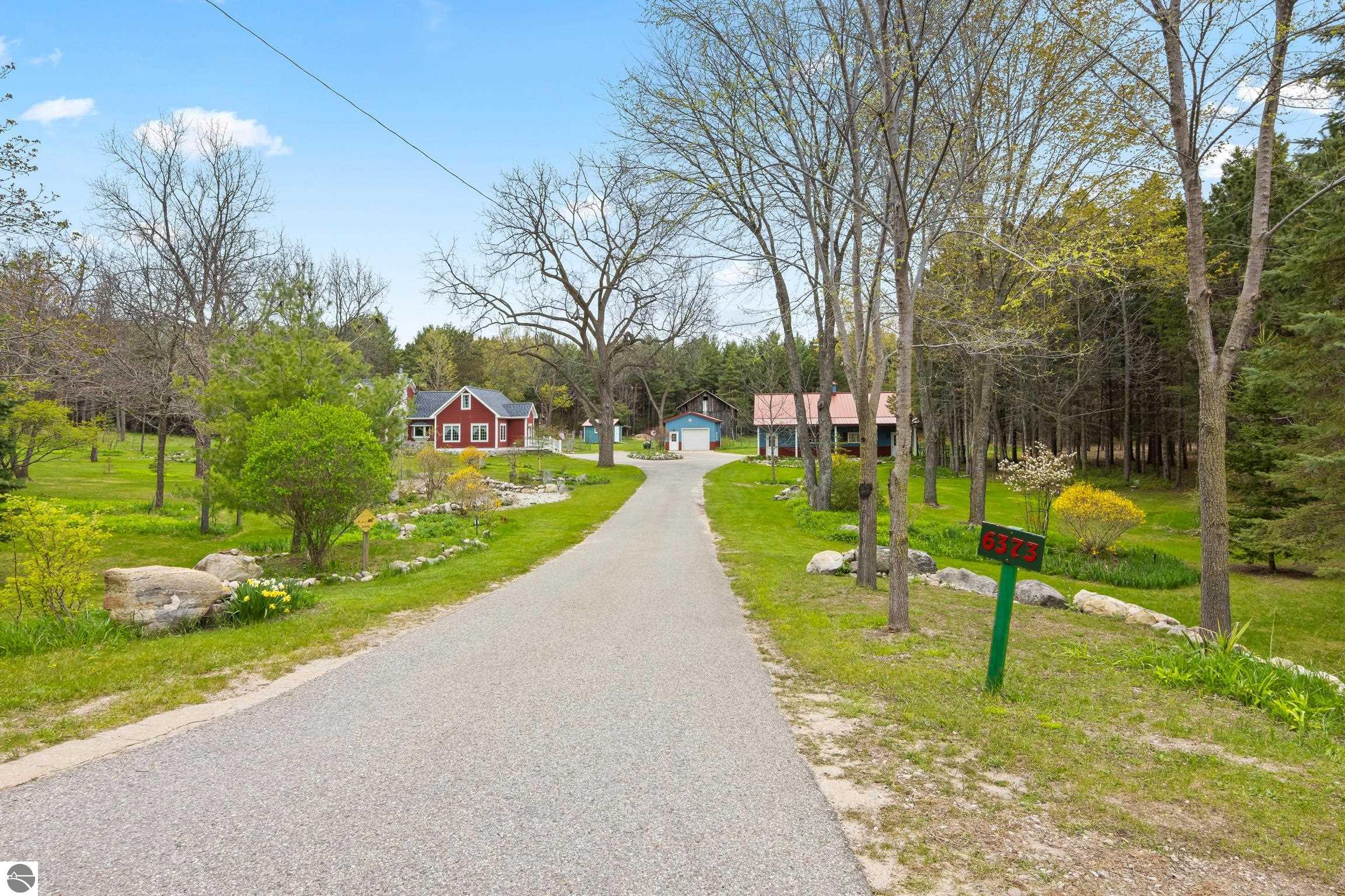 This 3-bedroom, 2.5-bath farmhouse offers a property designed for coun – image 53