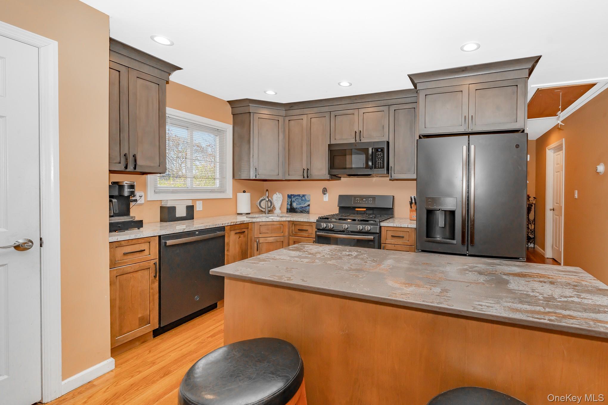 Welcome to this spacious Hi Ranch located on a quiet dead end street i – image 23