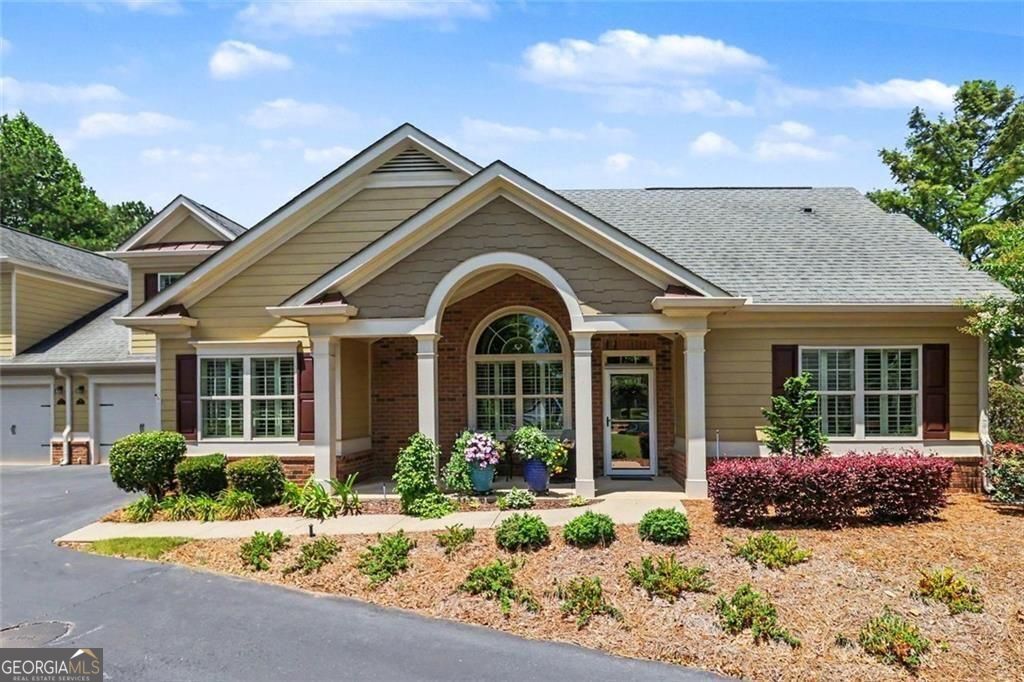 Fantastic opportunity in a vibrant 55+ active-adult community. Beautif – image 1