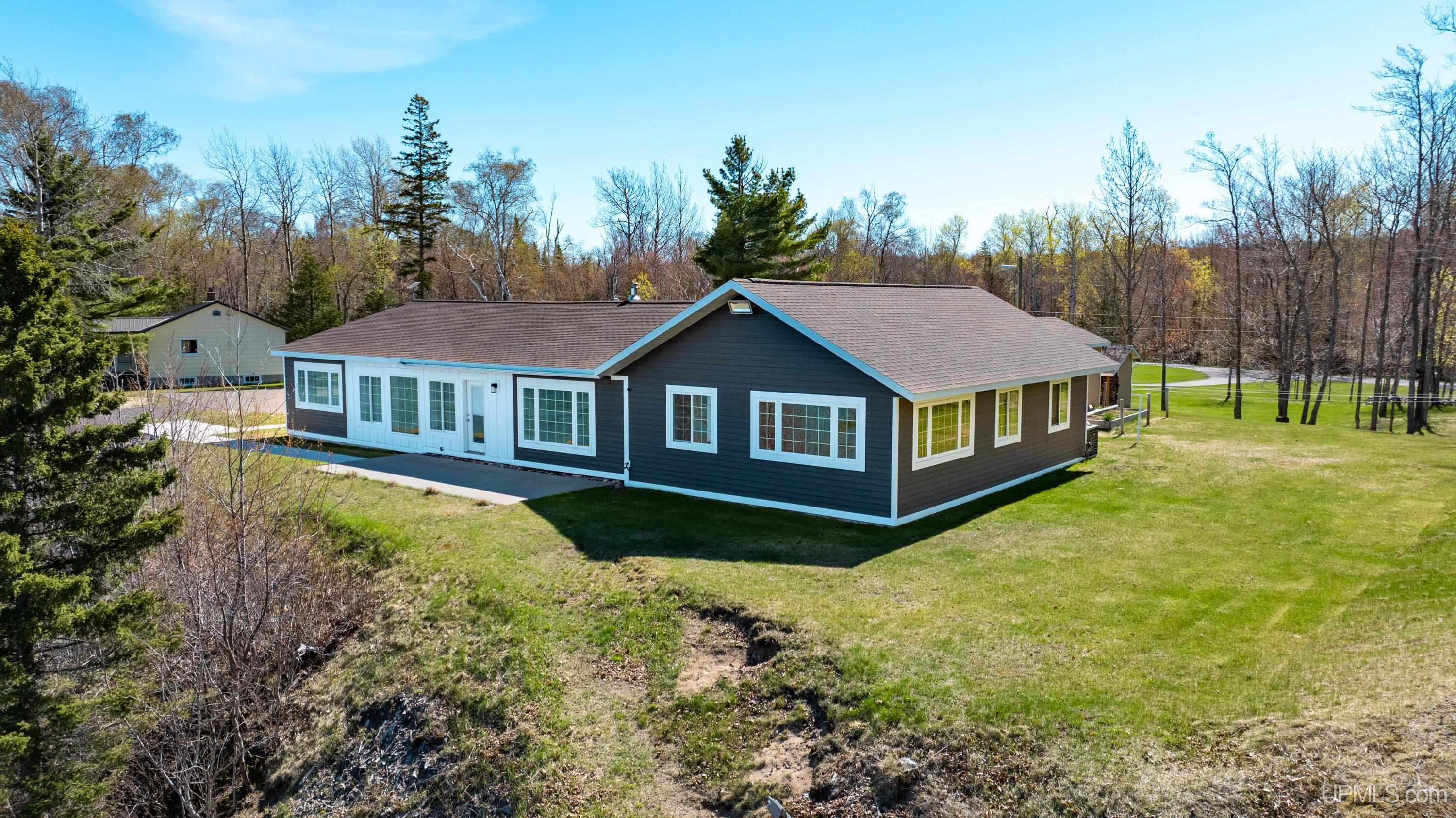 57275 57275 Lakeshore, Calumet, Michigan, 49913, USA, 5 Bedrooms Bedrooms, ,4 BathroomsBathrooms,Residential,For Sale,57275 Lakeshore,992d513c-7705-4ceb-91b6-24d818