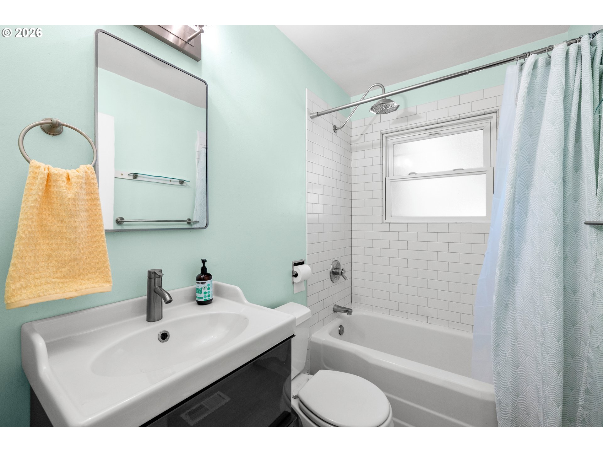 One-level living at its finest in the heart of Eastmoreland Heights! T – image 12
