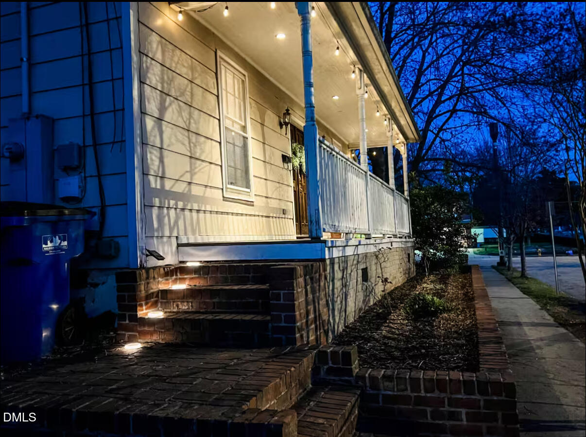 Located in the Oakwood District of Raleigh 405 Morson St blends timele – image 2