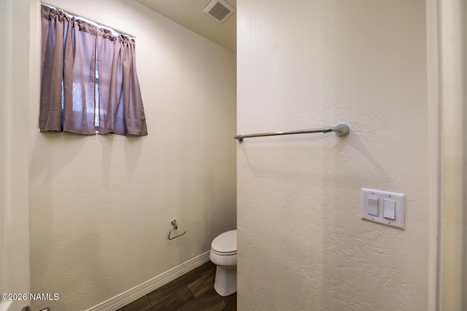Mountain views, dual primary suites, and Flagstaff living at its fines – image 23