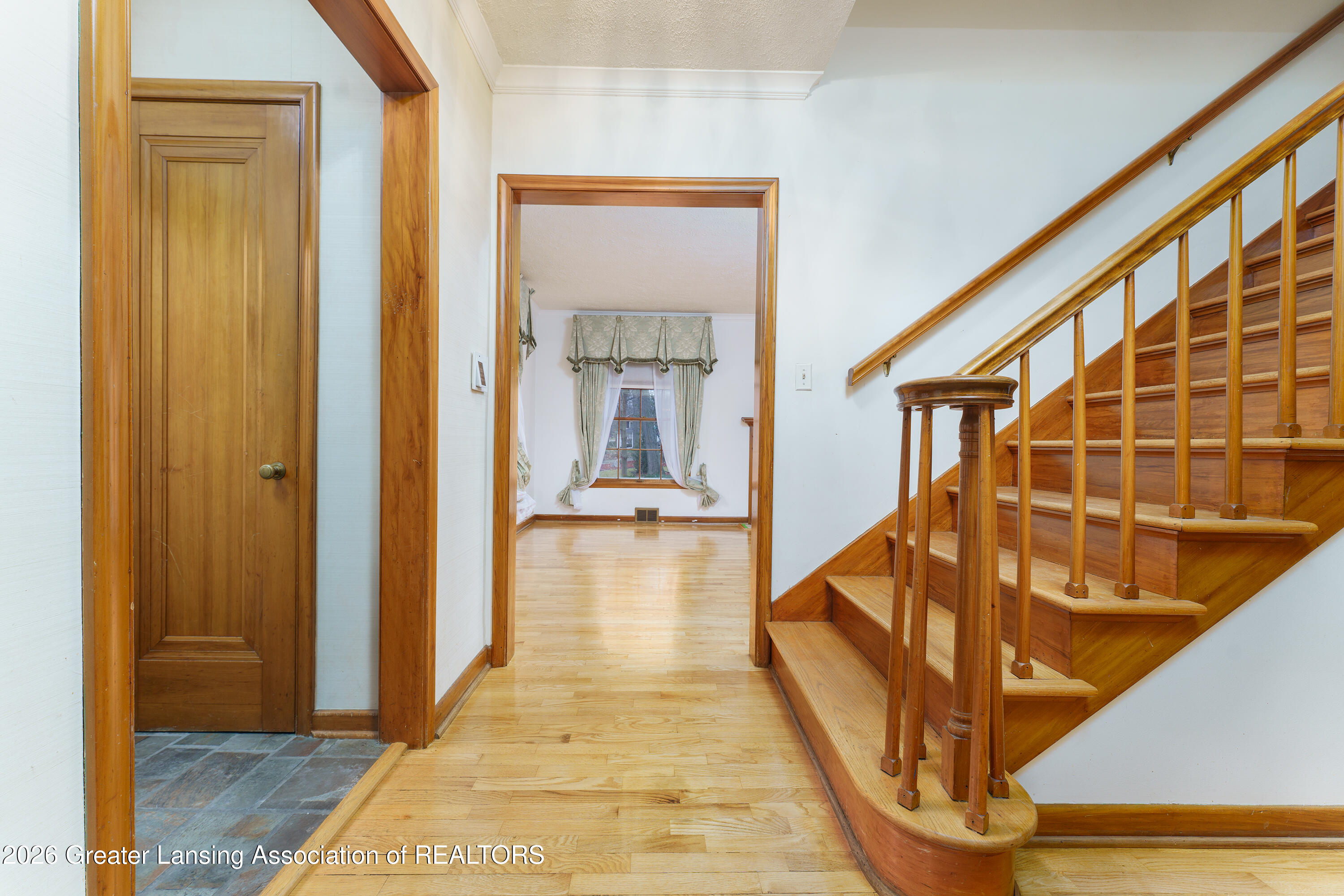 A rare opportunity to score a quintessential Glencairn gem! Gorgeous c – image 10