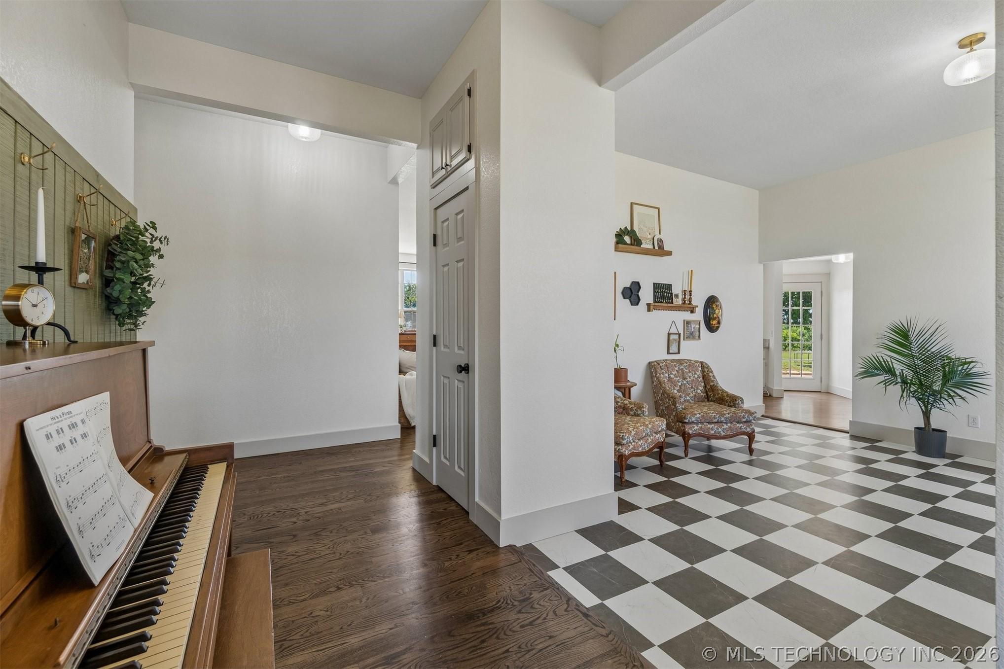 Country Luxury at Its Finest! Nestled on 18 breathtaking acres with pa – image 15