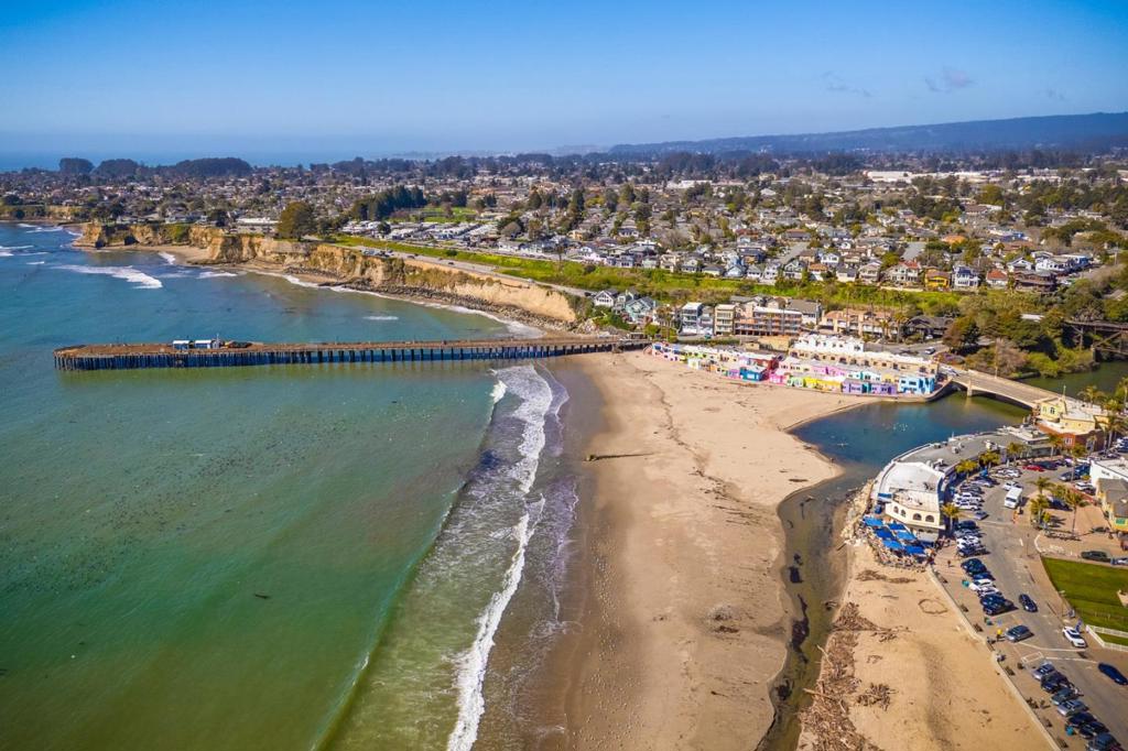 Who Wouldnt Want to live in desirable Capitola Knolls Community! Nestl – image 22