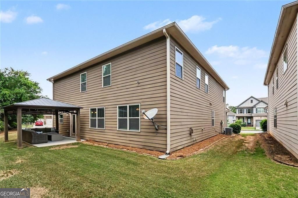 Location, location for this one, so close to the Mall of Georgia with – image 39