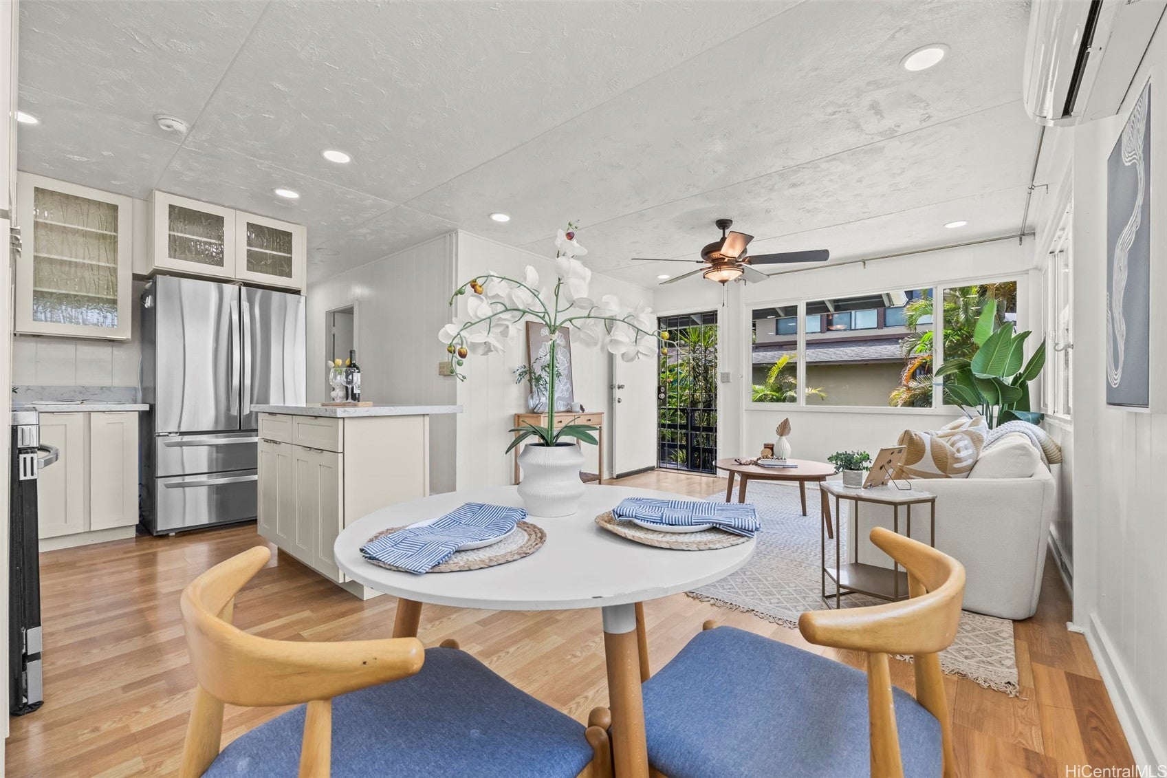 Welcome to this updated 3 bedroom, 2 bath single family home in the lu – image 1