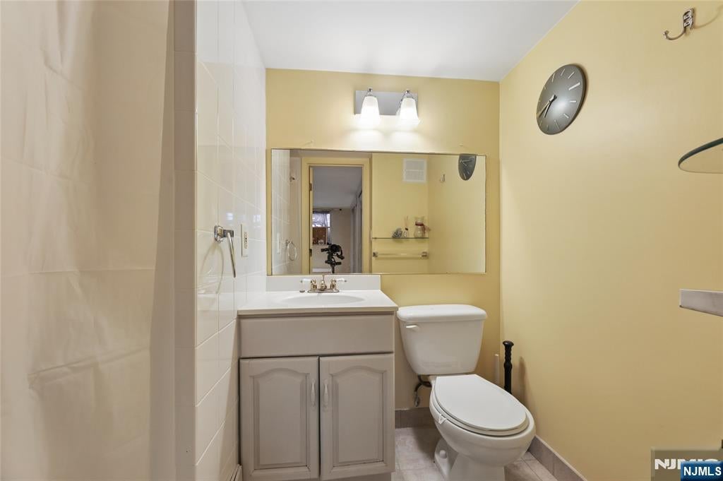 29-07 Fair Lawn Avenue, Fair Lawn, New Jersey, 07410, USA, 4 Bedrooms Bedrooms, ,4 BathroomsBathrooms,Residential,For Sale,29-07 Fair Lawn Avenue,26016016