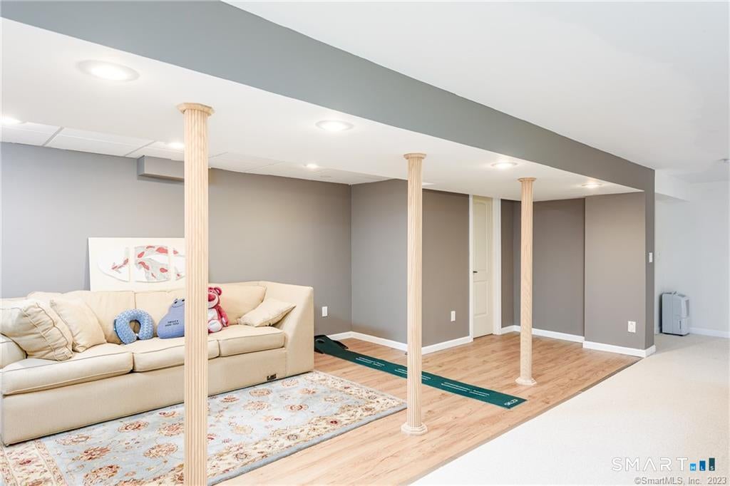 SPECTACULARLY DESIRABLE LOCATION! This rare-to-market single family is – image 39